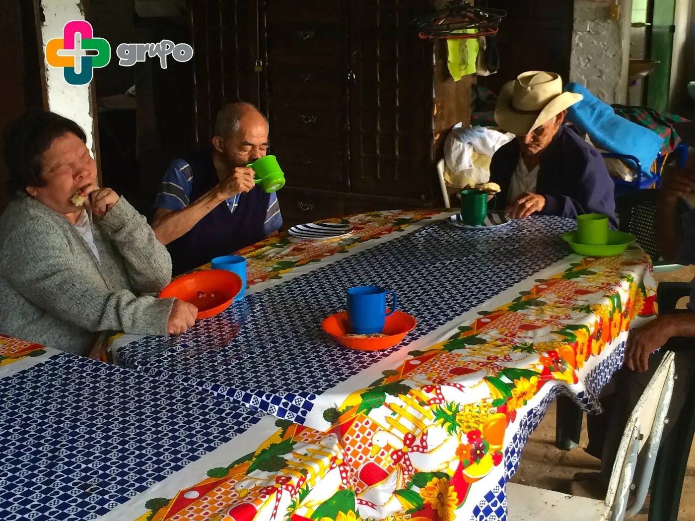 Comida y conversación durante la jornada en Silvania