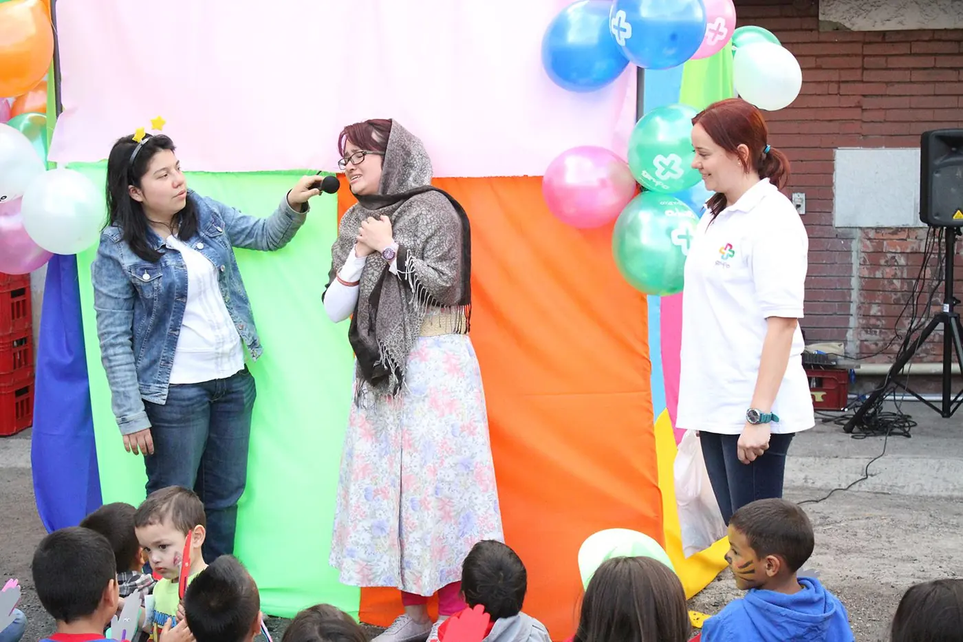 Actividad con personajes durante la jornada