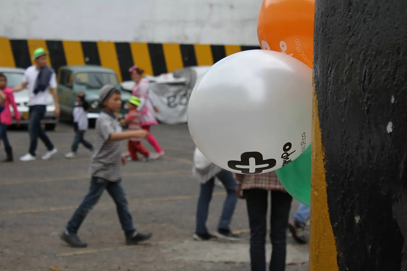 Niños jugando durante la jornada