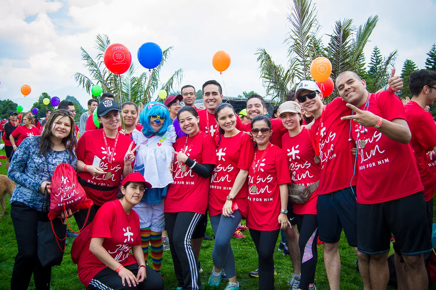 Equipo reunido durante Jesus Run en Bogotá