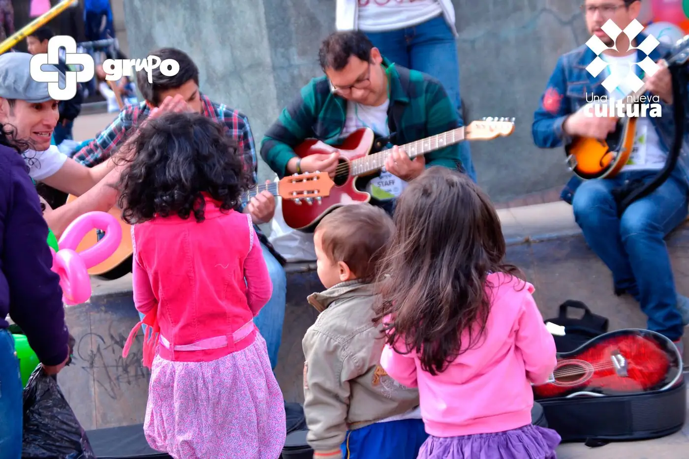 Niños compartiendo durante Street Store 2014