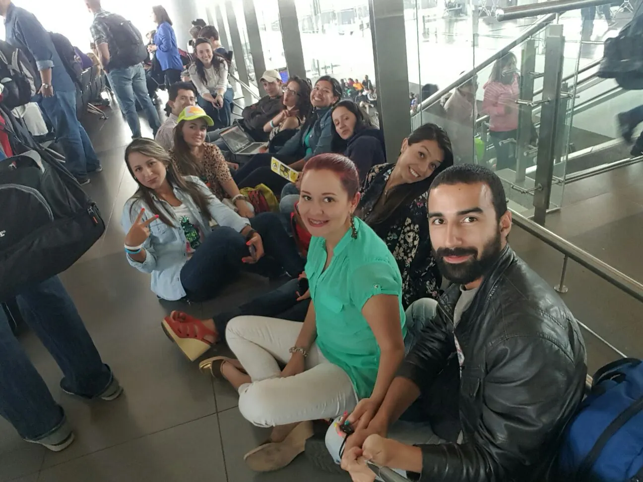 Grupo esperando junto antes de continuar el viaje
