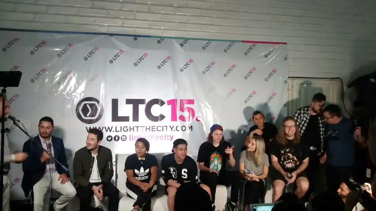 Equipo en el espacio de entrevistas