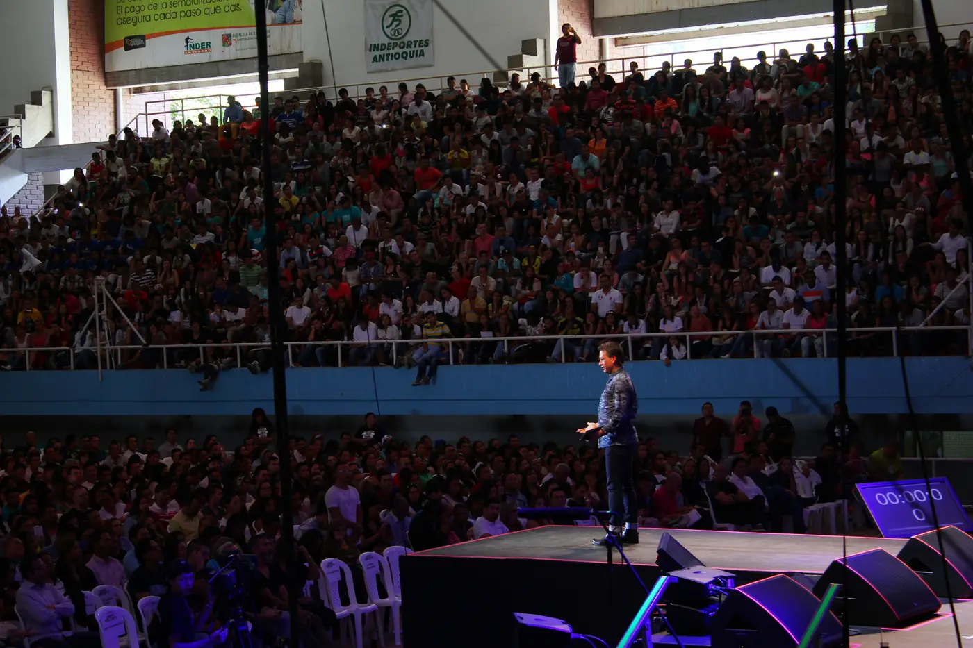 Escenario y público durante Light the City 2015