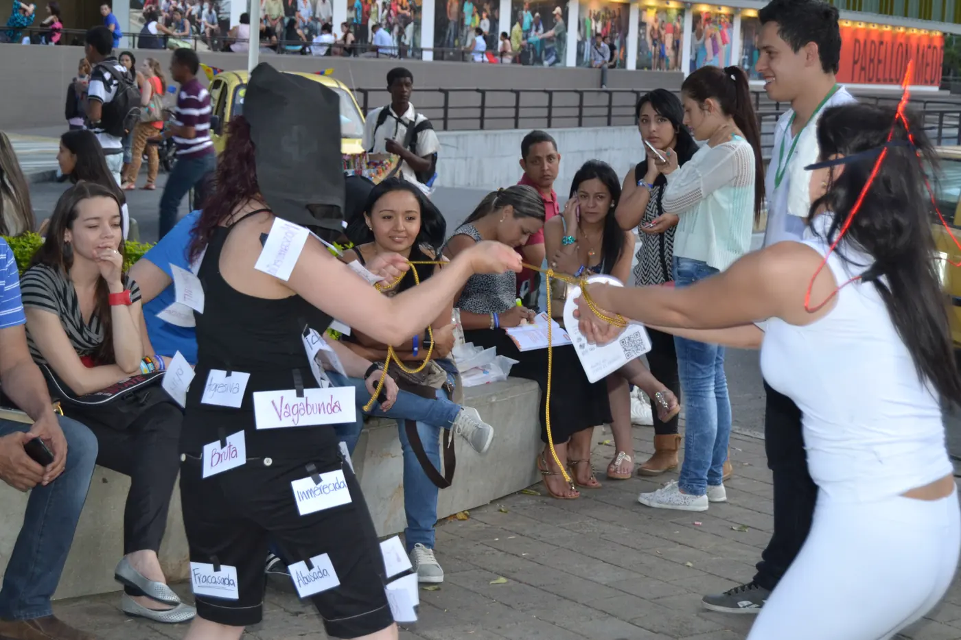 Interacción durante una actividad de Soluciones Juveniles 2014