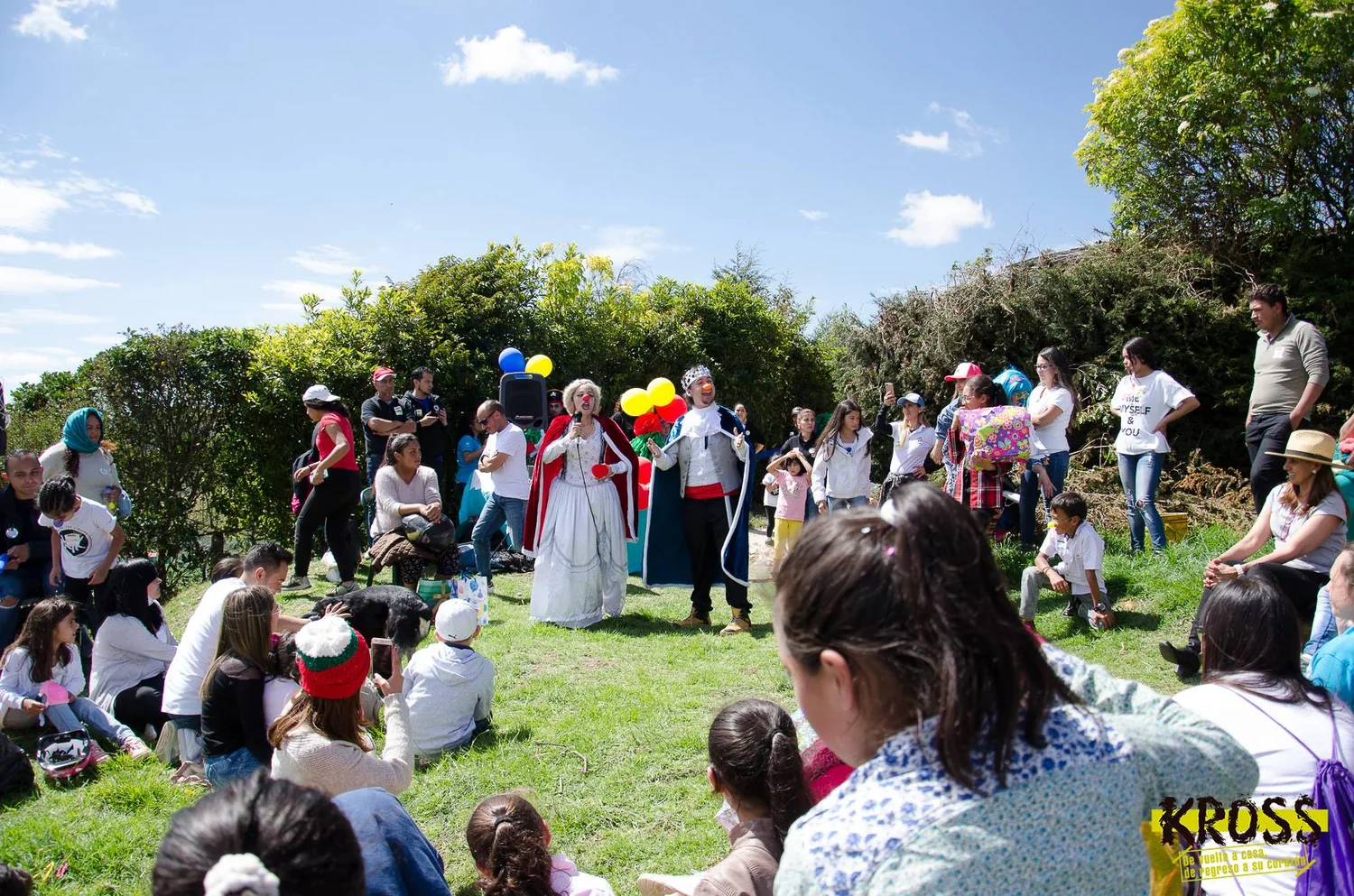 Niños, familias y voluntarios reunidos en Kross 2018 en Chocontá